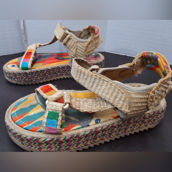 FARM Rio Colorful Straw Raffia Flat-form Espadrille Toucan Sandals Size 9 - Picture 2 of 6